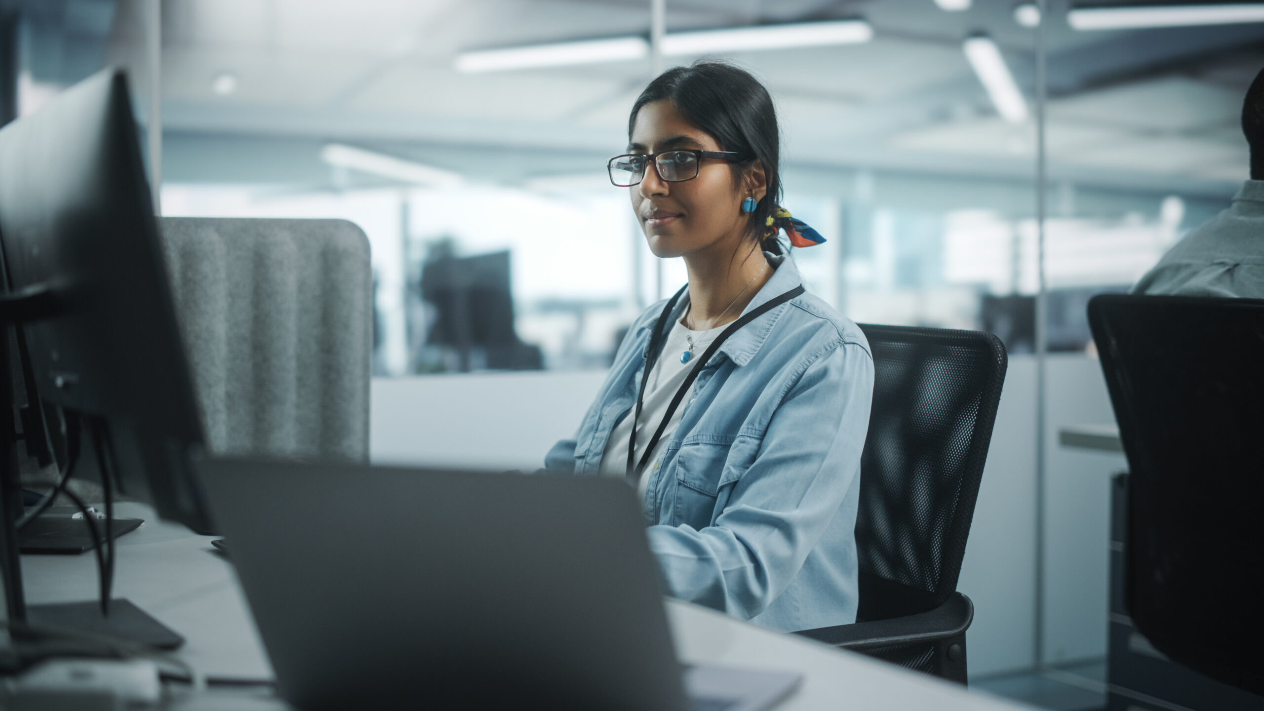 woman_working_cybersecurity